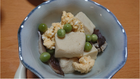 エンドウ豆と高野豆腐の卵とじ.jpg